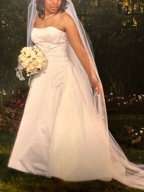 Classic Strapless White Bridal Ball Gown Dress